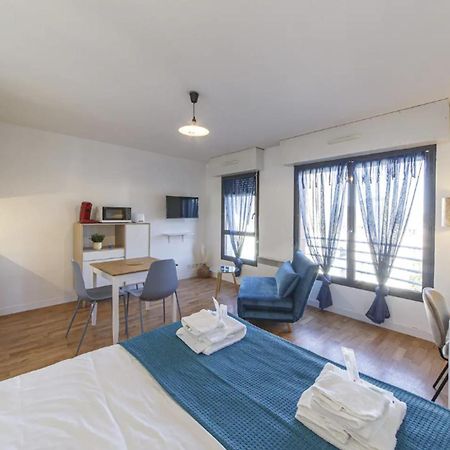 Studio en residence proche gare de Laval Laval  Extérieur photo